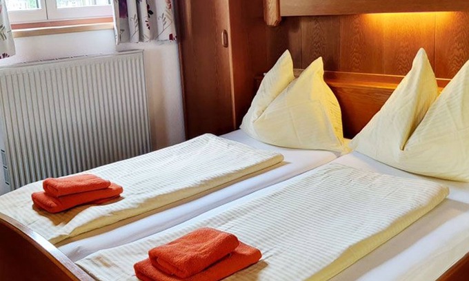 Sankt Georgen im Attergau Apartamento | Fewo Kronberg - Frühstückspension Holzapfel