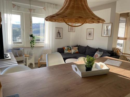 Niedersfeld Apartamento | FeWo Dorfblick mit 2 SZ, WLAN, Balkon & Ski- oder eBike Keller