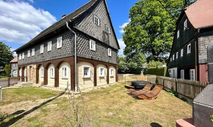 Grossschoenau Apartamento | Fewo Frushi mit Whirlpool, Infrarotsauna