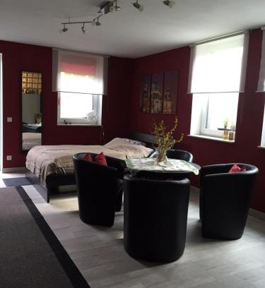 Heinersdorf Apartamento | Fewo mit Garten, Kamin u. Whirlpool