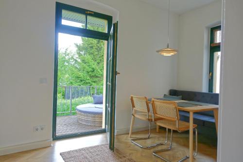 Neustadt in Sachsen Apartamento | FEWO mit Sauna & Gartenblick