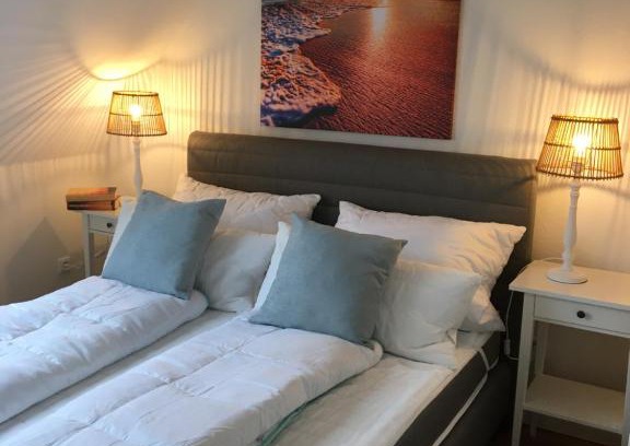 Westerdeichstrich Apartamento | Fewo Schröder - BUDE 63a - mit Strandkorb am Meer - inklusive Bettwäsche und Handtücher