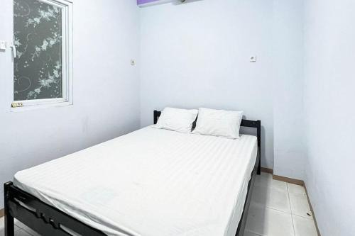 Old Jakarta Hotel | FeySha Guest House Mitra Reddoorz