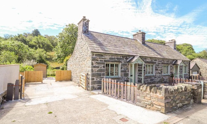 Bangor Casa | Ffrwdd Galed Uchaf