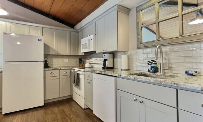 Pittsfield Casa | FiddleHead Lane-Near Killington, Fireplace, Grill
