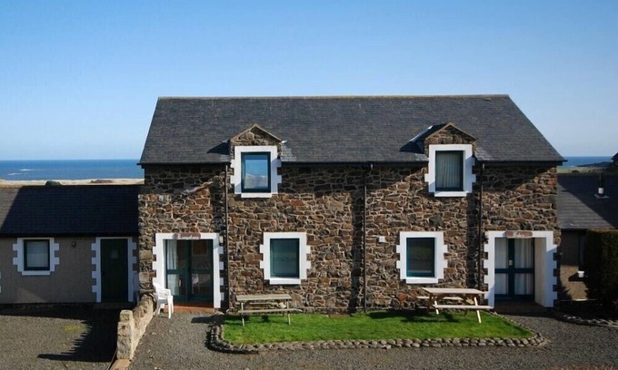 Embleton Cabaña | FIDRA, pet friendly, with a garden in Embleton