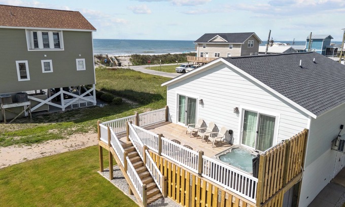 North Topsail Beach Casa | Field of Dreams #177 - 3BD Beach Cottage, Dog-Friendly & Steps from the Ocean