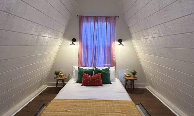 Travelers Rest Cabina | Field Trip Glamping / Unit 22 A-Frame