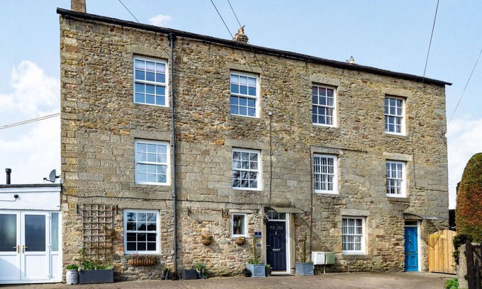 Barnard Castle Cabaña | FIELD VIEW APARTMENT, pet friendly, with open fire in Barnard Castle