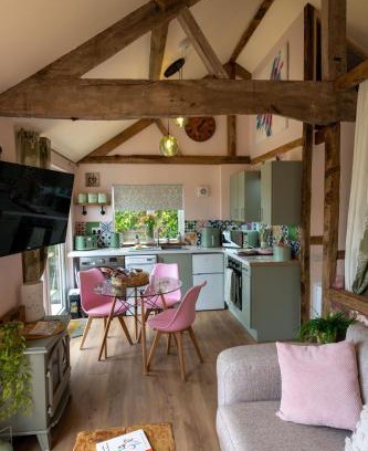 Madley Casa | Field View Cottage hottub, dog friendly great view