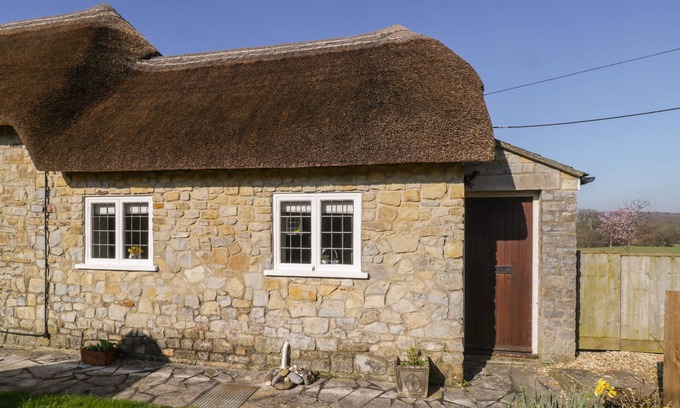 Ilton Cabaña | FIELD VIEW, pet friendly, country holiday cottage in Taunton