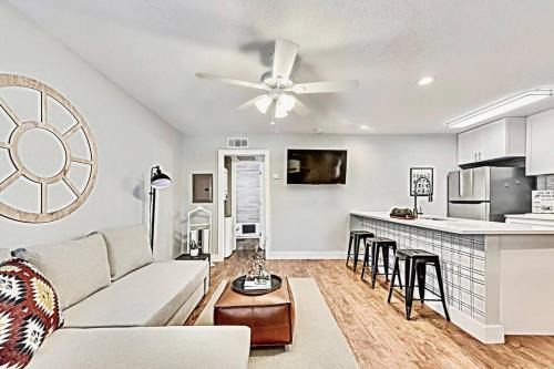 Old East Dallas Apartamento | FIFA Ready Near Deep Ellum Downtown Dallas Flat