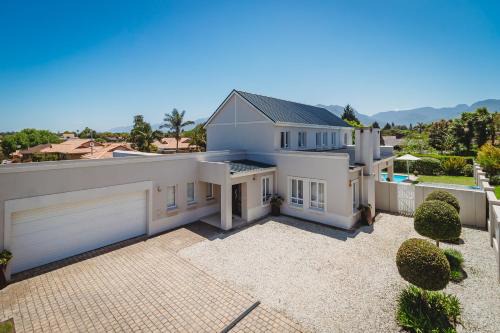 George Casa | Fifty1 on Long on Kingswood Golf Estate