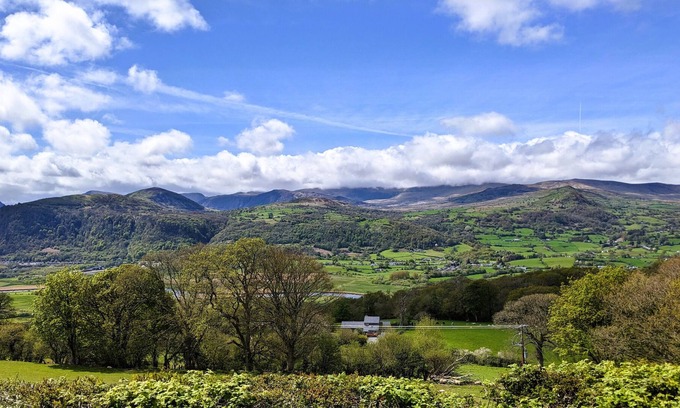 Eglwysbach Cabaña | Fig Tree: Indoor Pool · Hot Tub · Snowdonia Views