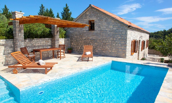 Korcula Villa | Fig Tree Villa - Korcula - Una villa tradicional de piedra situada en un olivar