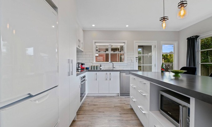 Springfield Casa | FIGTREE BUNGALOW – ROTORUA HOLIDAY HOME, pet friendly in Rotorua