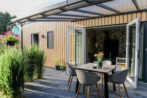 Heinkenszand Casa | Fijn chalet vlakbij Zeeuwse kust, op familiepark VP047