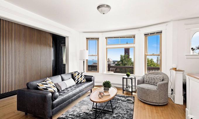 Central Hillside Condominio | Fika Condo | Downtown Retreat | Near Canal Park
