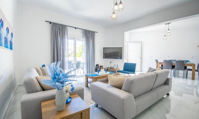Archangelos Casa | Fileo Family and Friends Living