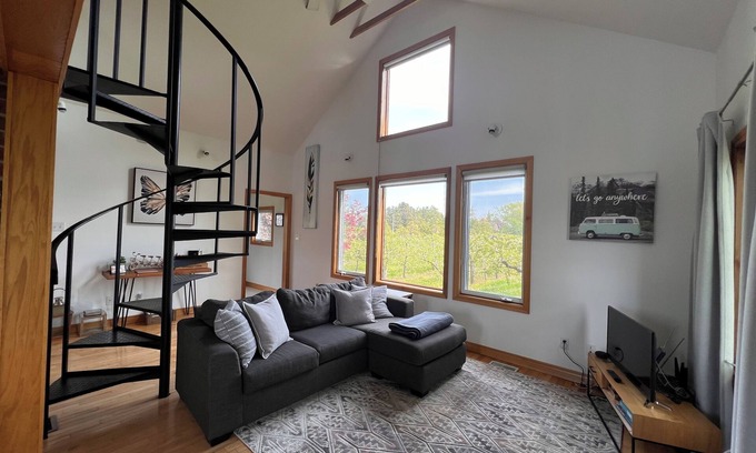 Lincoln Cabaña | Finally the Perfect Escape in Niagara!