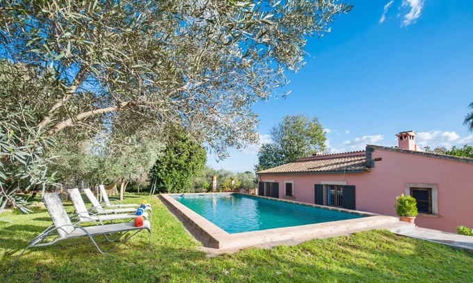 Alaro Villa | Finca CA'N LLUC en Alaró con vista a la montaña, piscina privada y tenis de mesa. Agencia Villaonline - WiFi Gratis