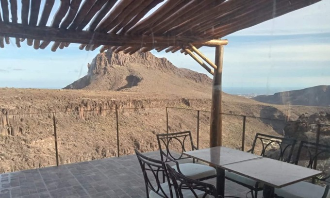 Agüimes Villa | "Finca Fani 1 con Estudio" con vistas al mar y a la montaña, piscina, Wi-Fi, terraza y jardín