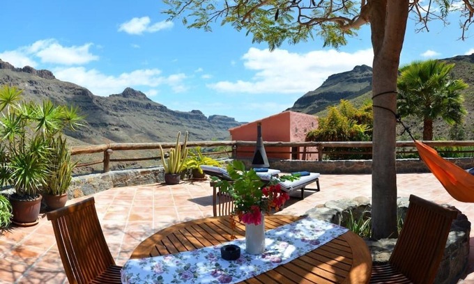 San Bartolome de Tirajana Casa | Finca Las Olivas -Casa rural única con piscina climatizada