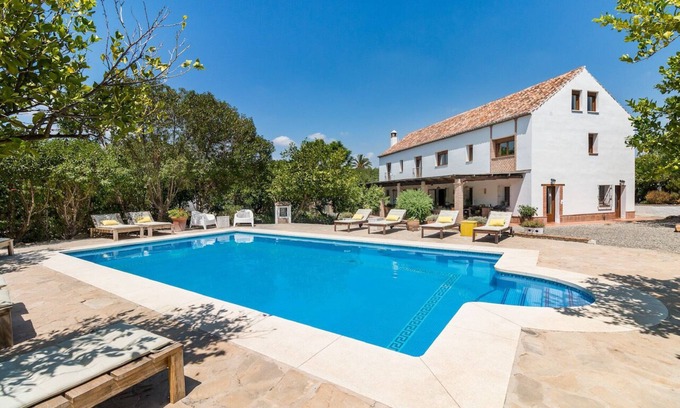 Pizarra Villa | Finca cerca de Pizarra, cerca de Málaga y el mar, piscina, WiFi, todas las habitaciones tienen baño propio.