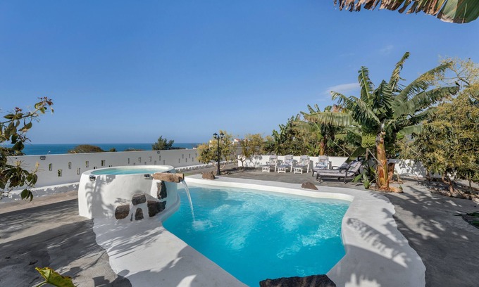 Garachico Villa | 'Finca Oasis Samuel' con vistas a la montaña, terraza compartida y jardín privado