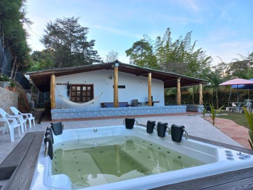 El Penol Chalet De Esquí | Finca Palma de Coco, Municipio de el Peñol Antioquia