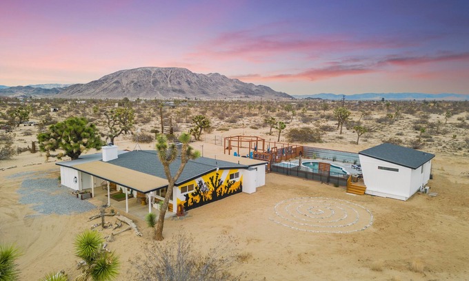 Landers Casa | FINCA TECOLOTE Retreat / Pool and Spa on 5 Acres surrounded by Joshua Trees