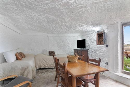 La Solana Apartamento | Finca With Cave Trekking Trails