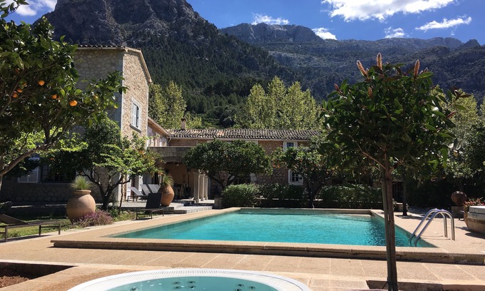 Biniaraix Casa | Exclusiva Finca con piscina y pista de tenis, todos con vistas a la montaña