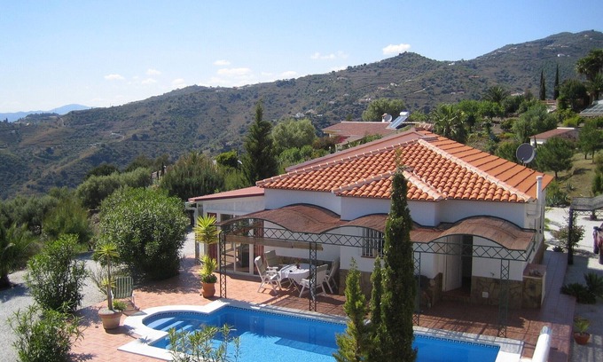 Sayalonga Casa | Finca con piscina muy tranquila en un callejón sin salida