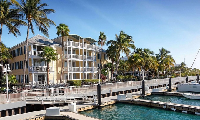 Truman Annex Complejo | 𝐅𝐢𝐧𝐝𝐢𝐧𝐠𝐌𝐞𝐢𝐥𝐢 Near Duval Street, Waterfront Sunset Harbor Resort. 2BR