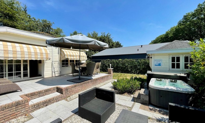 Kaatsheuvel Casa | Fine bungalow with garden and wellness