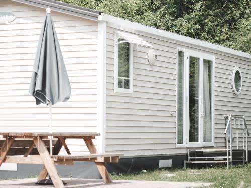 Olloy-sur-Viroin Chalet De Esquí | Fine chalet with microwave located in the Ardennes