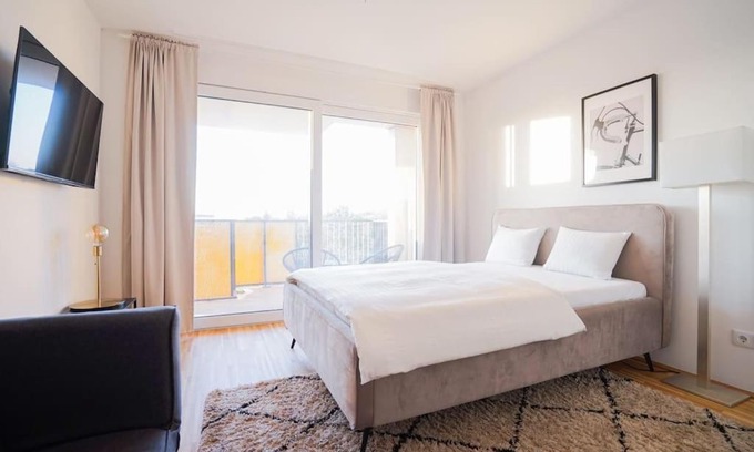 Favoriten Apartamento | Fine Studio with terrace - 15 Min to Center