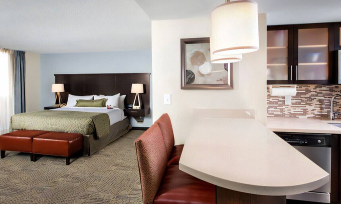 SoNo Casa | Finely Appointed Suite w/ Kitchen & Free Wi-Fi!