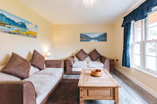 Eaton Mascott Casa | Finest Retreats - Netley Hall - Thyme