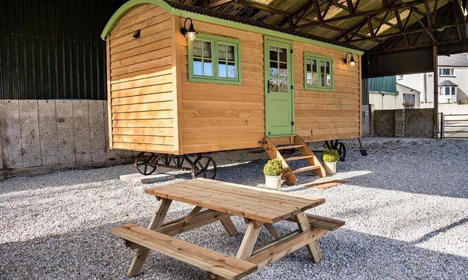 Beaworthy Casa | Finest Retreats - The Shepherd's Hut at Northcombe Farm