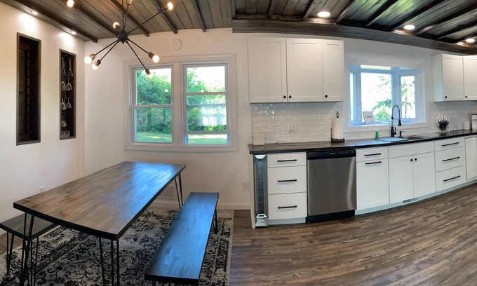 Seneca Falls Casa | Finger Lakes Wine Trail 2 Master Suite Bedrooms