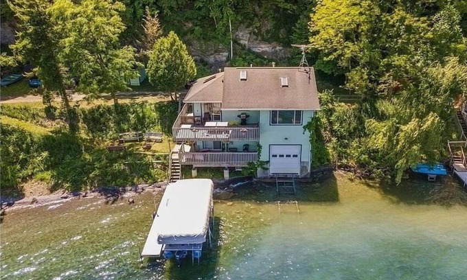 Moravia Casa | FingerLakes- Owasco Lake Escape