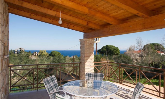 Akrotiri Casa | Fioro Stone House