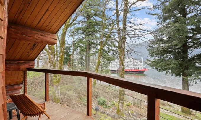 Stevenson Cabina | Fir Cabin at Wilder and Pine Riverside Cabins