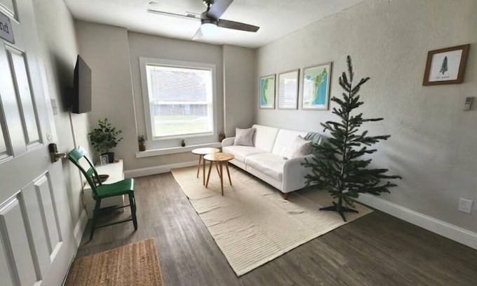 Norfolk Casa | Abeto siempre en Sheppard's Landing