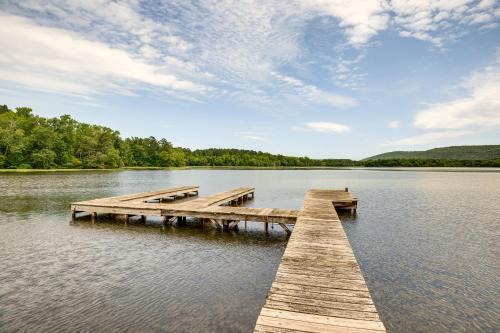 Fackler Casa | Fire Pit and BBQ Lake Guntersville Family Home