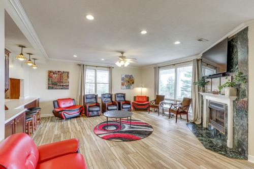 Marshall Casa | Fire Pit and Game Room Marshall Getaway with Views!