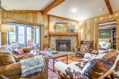 Sapphire Casa | Fire Pit and Lake Access Resort Home in Sapphire!