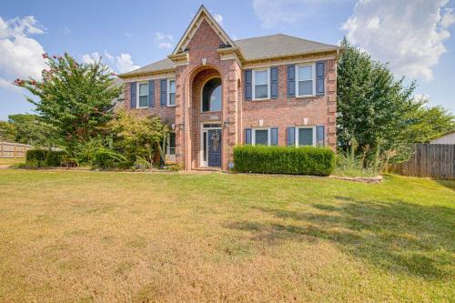 Cordova Casa | Fire Pit and Playset Spacious Memphis Home!